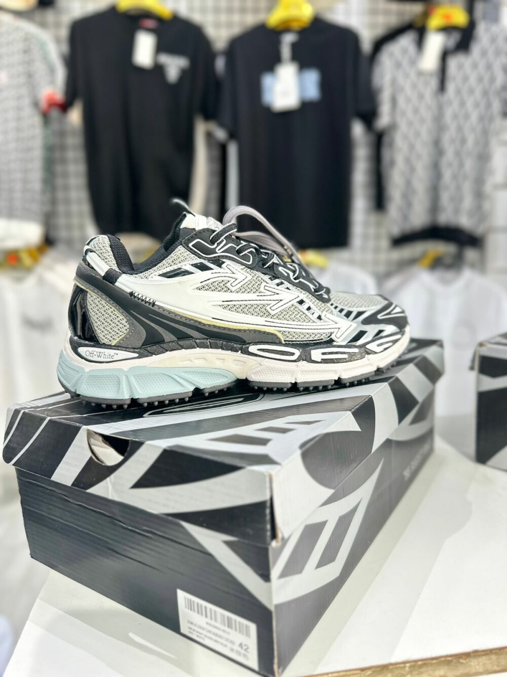 Off white – Image 3